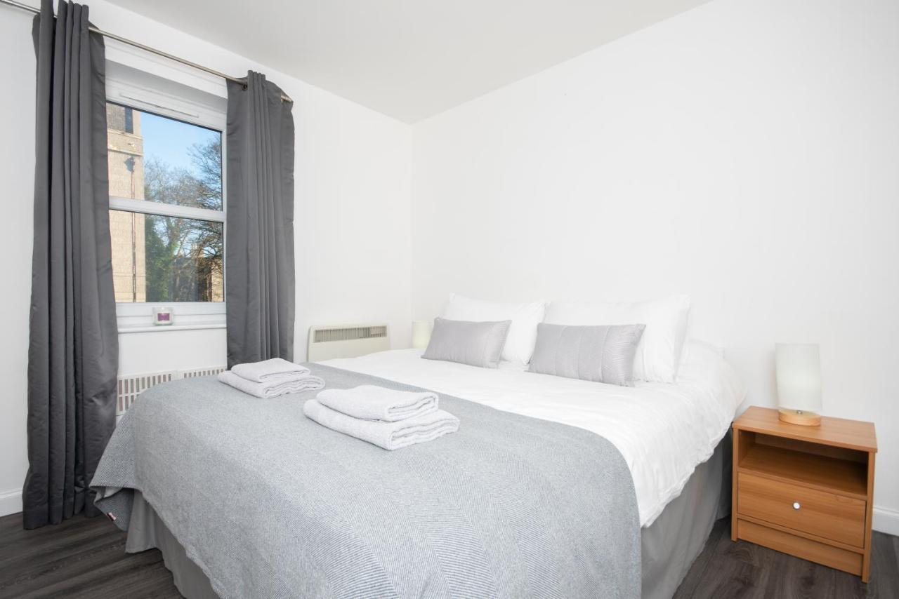 Dwellcome Home: Gated 2-Bedroom Apartment with Free Parking & Fast WiFi Aberdeen Exterior photo