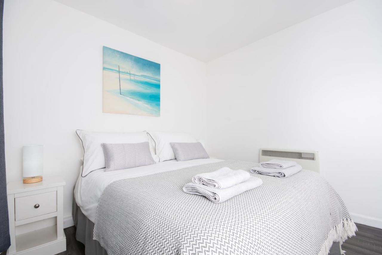 Dwellcome Home: Gated 2-Bedroom Apartment with Free Parking & Fast WiFi Aberdeen Exterior photo